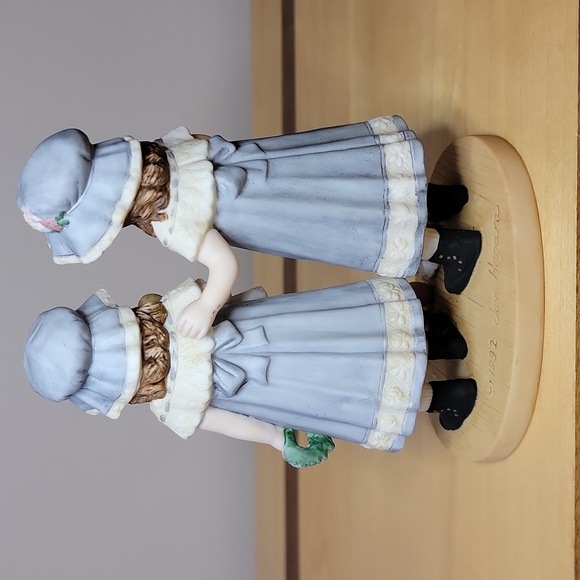 1992 Jan Hagara "Twins" Porcelain Figurine. Numbered and Signed - Picture 3 of 11